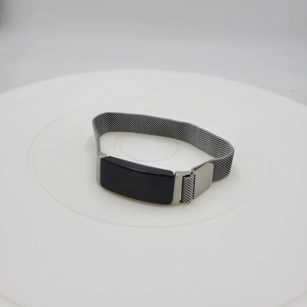 FitBit Fitness Activity Tracker Black Metal Bands Magnetic Lock with Charger
